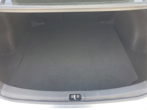 Used 2021 Toyota Corolla LE image 9