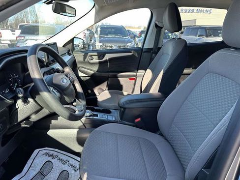 Used 2022 Ford Escape SE image 10