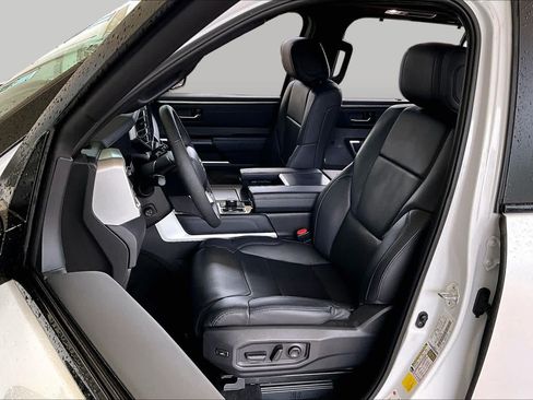 Used 2024 Toyota Sequoia Platinum AWD/4WD image 7