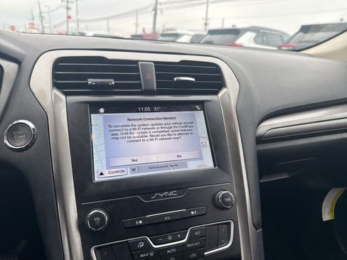 Used 2019 Ford Fusion SE image 20