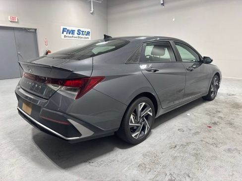 Used 2025 Hyundai Elantra Sport FWD image 5