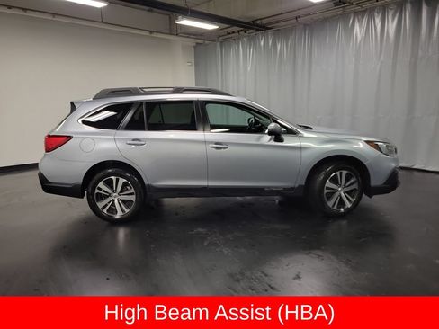 Used 2018 Subaru Outback 3.6R Limited AWD/4WD image 12