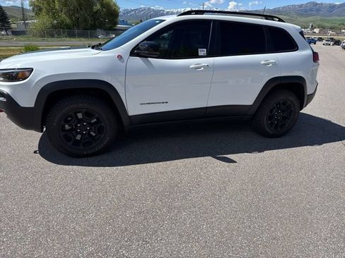 Used 2022 Jeep Cherokee Trailhawk w/ Premium Leather Package AWD/4WD image 2