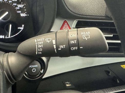 Used 2026 Toyota Sienna LE FWD image 23