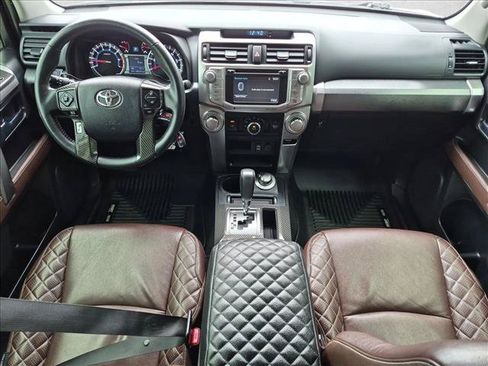 Used 2018 Toyota 4Runner SR5 AWD/4WD image 18