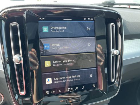 Used 2024 Volvo XC40 B5 Core image 13