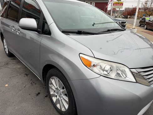 Used 2015 Toyota Sienna LE image 13
