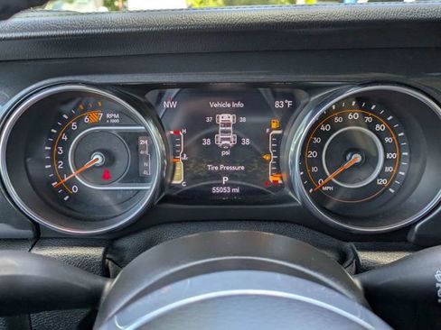 Used 2021 Jeep Wrangler Unlimited Sahara AWD/4WD image 29