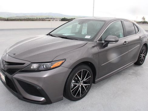 Certified 2024 Toyota Camry SE image 6