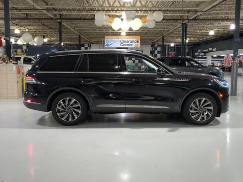 Used 2025 Lincoln Aviator AWD image 7