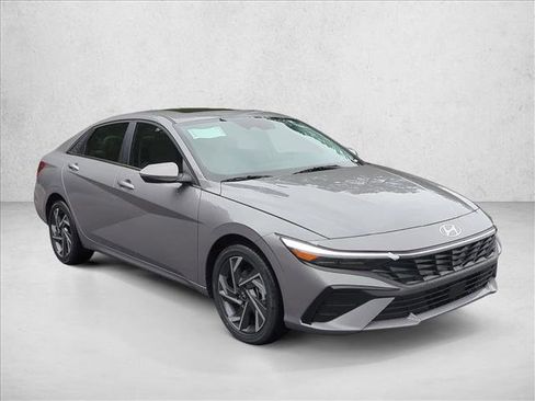 Used 2025 Hyundai Elantra Limited FWD image 6