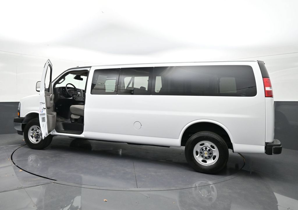 Certified 2024 Chevrolet Express 3500 LT w/ LT Preferred Equipment Group RWD image 40