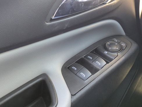 Used 2024 Chevrolet Equinox LT image 27