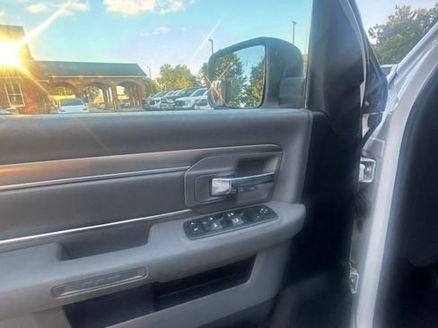 Used 2016 RAM 1500 Classic SLT RWD image 19