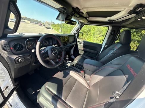 Used 2024 Jeep Wrangler Unlimited Rubicon w/ Technology Group AWD/4WD image 9