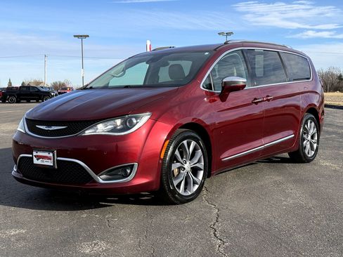 Used 2019 Chrysler Pacifica Limited w/ Advanced Safetytec Group image 8