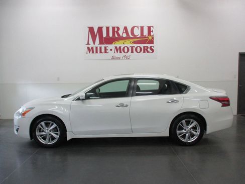 Used 2015 Nissan Altima 2.5 SL w/ Moonroof Package image 2