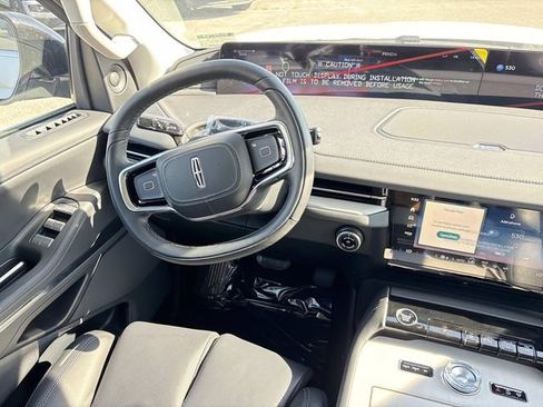 New 2026 Lincoln Navigator Premiere AWD/4WD image 13