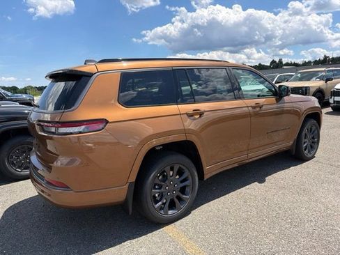 New 2026 Jeep Grand Cherokee L Limited AWD/4WD image 3