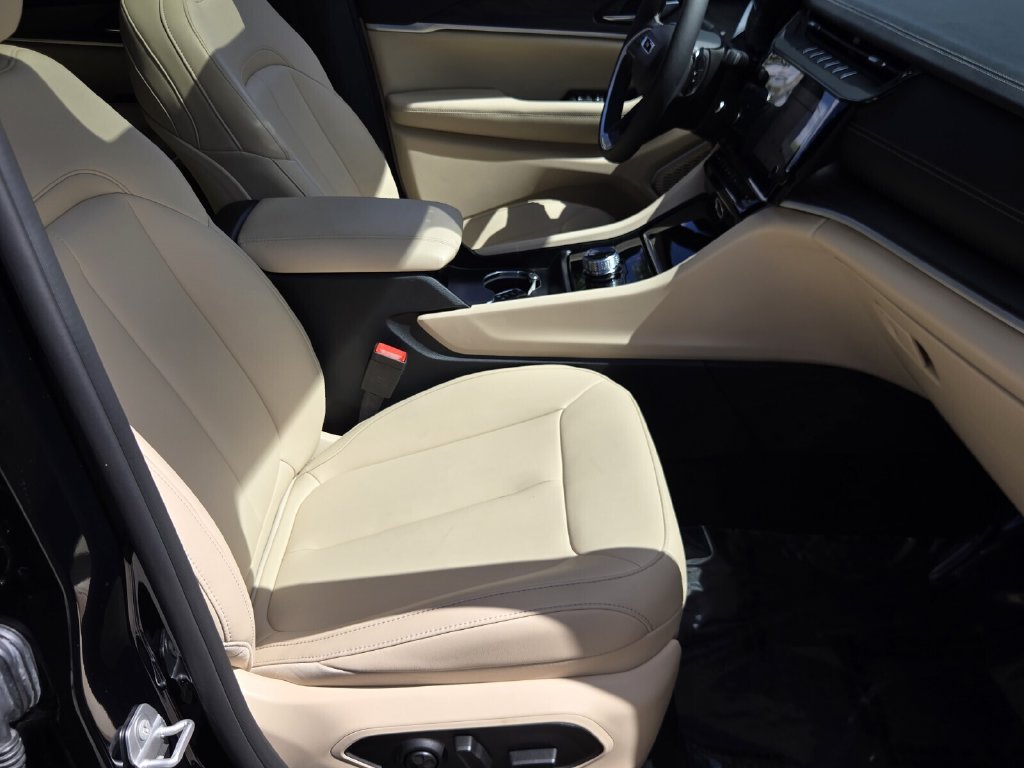 Used 2026 Jeep Grand Cherokee Limited w/ Limited Altitude Package RWD image 18