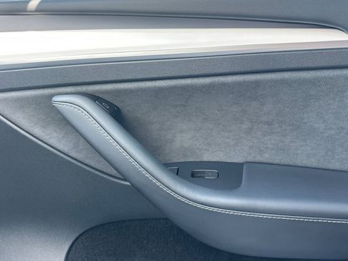 Used 2024 Tesla Model Y Performance AWD/4WD image 21