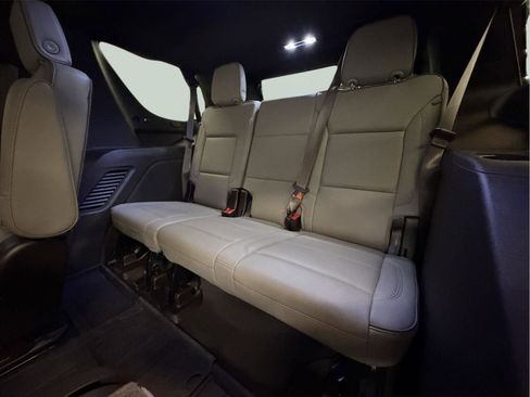 Used 2022 GMC Yukon SLT w/ SLT Luxury Package image 40