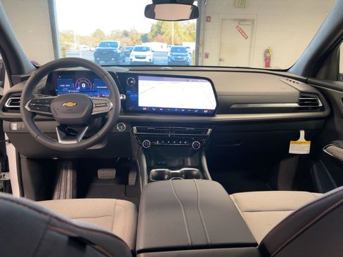 New 2025 Chevrolet Traverse LT image 14