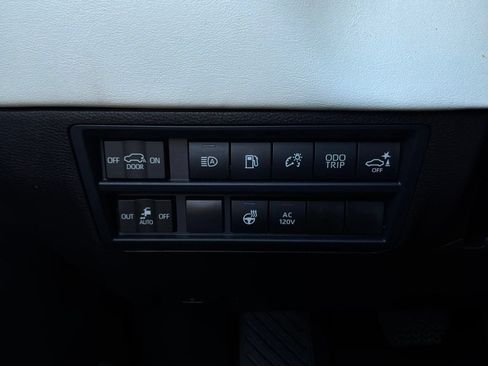 Used 2024 Toyota Sequoia Capstone AWD/4WD image 32