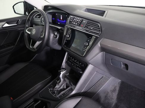 Used 2023 Volkswagen Tiguan SE w/ Panoramic Sunroof Package FWD image 28