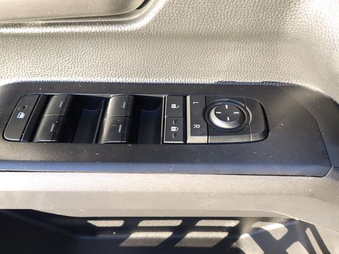 Used 2024 Toyota Tacoma TRD Off-Road image 17