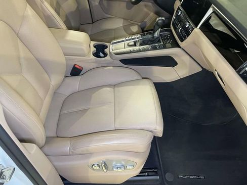 Certified 2020 Porsche Macan AWD/4WD image 24