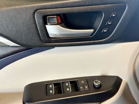 Used 2018 Toyota Highlander Limited Platinum AWD/4WD image 15