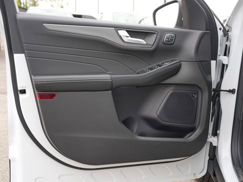 Used 2024 Ford Escape Active w/ Tech Pack #2 AWD/4WD image 16