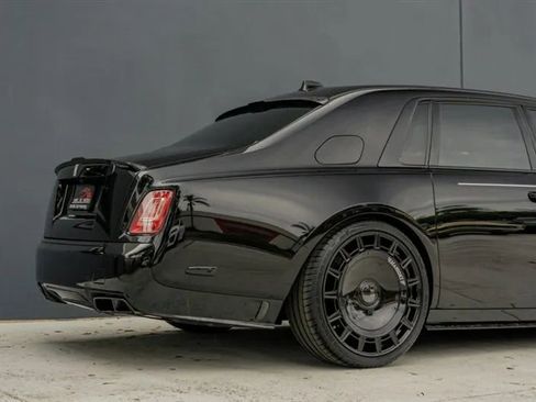 Used 2024 Rolls-Royce Phantom Sedan image 35
