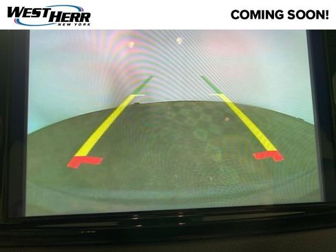 Used 2025 Chrysler Pacifica Select image 4