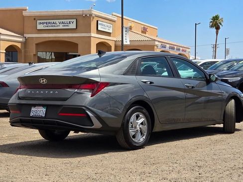 Used 2026 Hyundai Elantra SE w/ Cargo Package FWD image 4