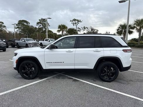 Used 2023 Jeep Grand Cherokee Limited w/ Black Appearance Package image 6