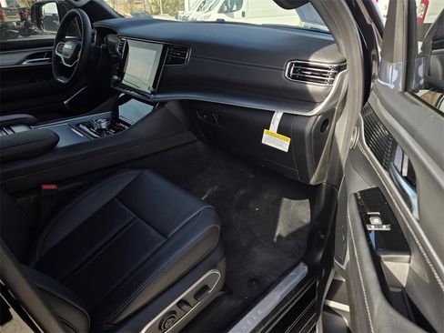 New 2025 Jeep Wagoneer Series II image 8