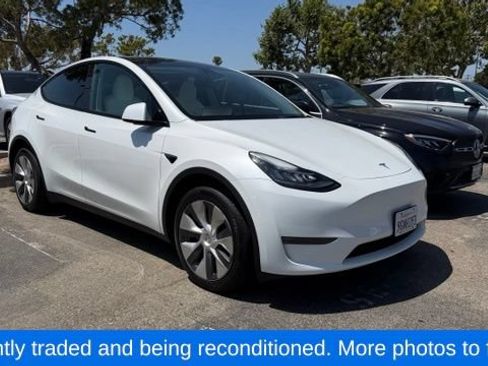 Used 2023 Tesla Model Y Long Range AWD/4WD image 1