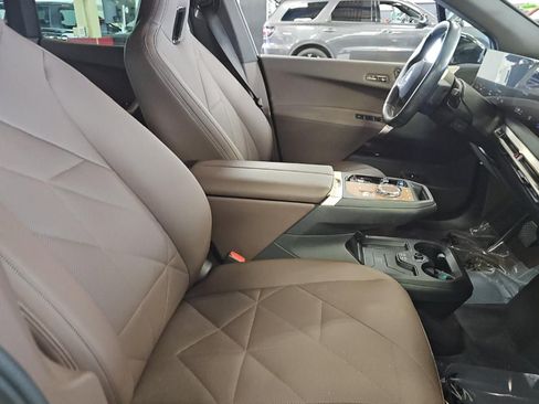 Used 2023 BMW iX xDrive50 w/ Premium Package AWD/4WD image 7