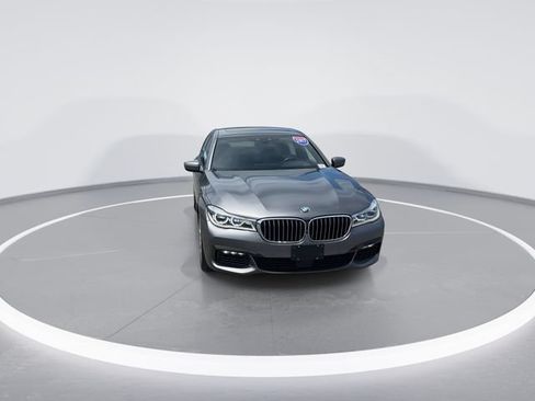 Used 2017 BMW 750i xDrive AWD/4WD image 1