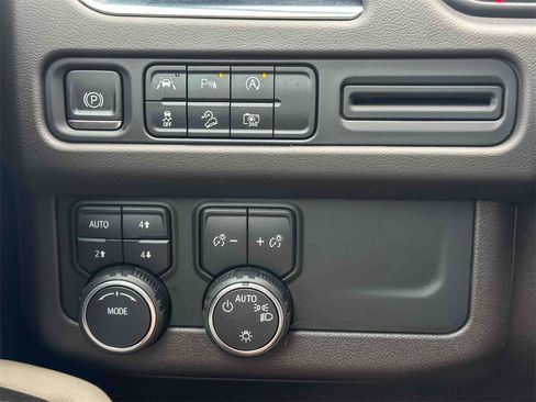 Used 2023 Chevrolet Tahoe Z71 w/ Luxury Package image 35