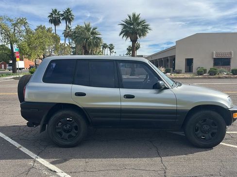 Used 1999 Toyota RAV4 2WD 4-Door image 11