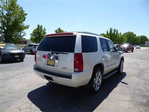 Used 2013 Cadillac Escalade Luxury AWD/4WD image 7