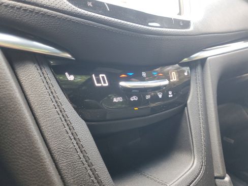 Used 2023 Cadillac XT6 Luxury image 29