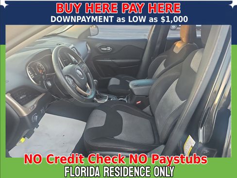 Used 2015 Jeep Cherokee Sport image 5