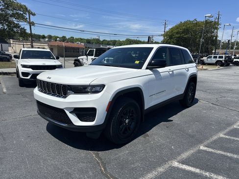 Used 2024 Jeep Grand Cherokee Laredo w/ MOPAR Finishing Package RWD image 5