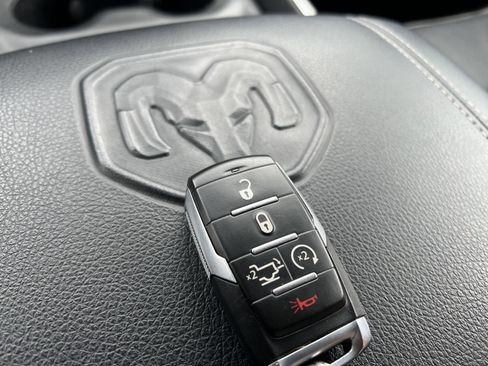 Used 2020 RAM 1500 Laramie AWD/4WD image 42