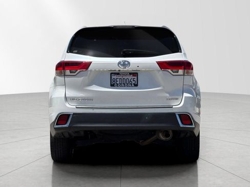 Used 2018 Toyota Highlander Limited FWD image 4