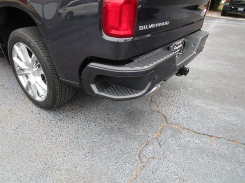 Used 2023 Chevrolet Silverado 1500 High Country w/ Technology Package AWD/4WD image 26